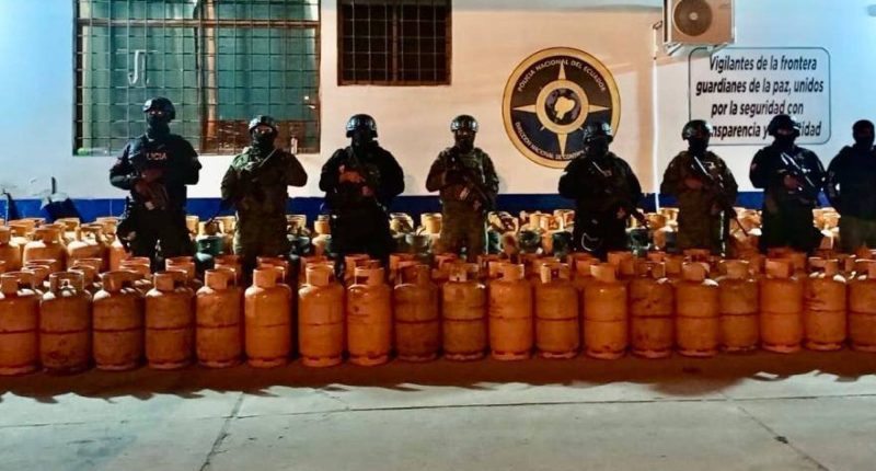 Decomiso de combustible y gas en bodegas clandestinas Huaquillas – La Voz del Altiplano
