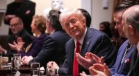 Donald Trump firma orden para pagar a agentes de la TSA – La Voz del Altiplano