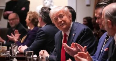 Donald Trump firma orden para pagar a agentes de la TSA – La Voz del Altiplano