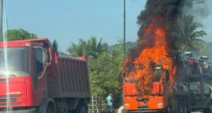 Incendio consume camión en Rocafuerte – La Voz del Altiplano