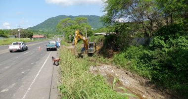 Mantenimiento de Vía Portoviejo-Montecristi con .6M – La Voz del Altiplano