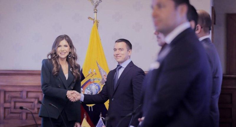 Kristi Noem recibe Orden Nacional al Mérito – La Voz del Altiplano