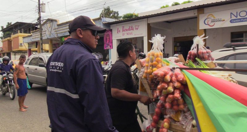 120 uniformados contra comercio informal en Portoviejo – La Voz del Altiplano