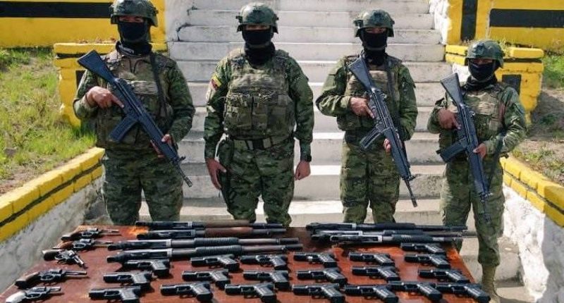Ejército Ecuatoriano Incauta 32 Armas en Loja – La Voz del Altiplano