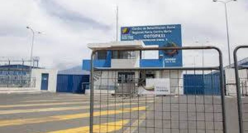 Protesta en cuartel de Latacunga por muerte en Milagro – La Voz del Altiplano