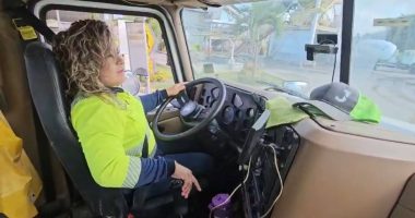 Del consultorio a la cantera: Yulissa Loor, la odontóloga que moldea el camino en un camión – La Voz del Altiplano