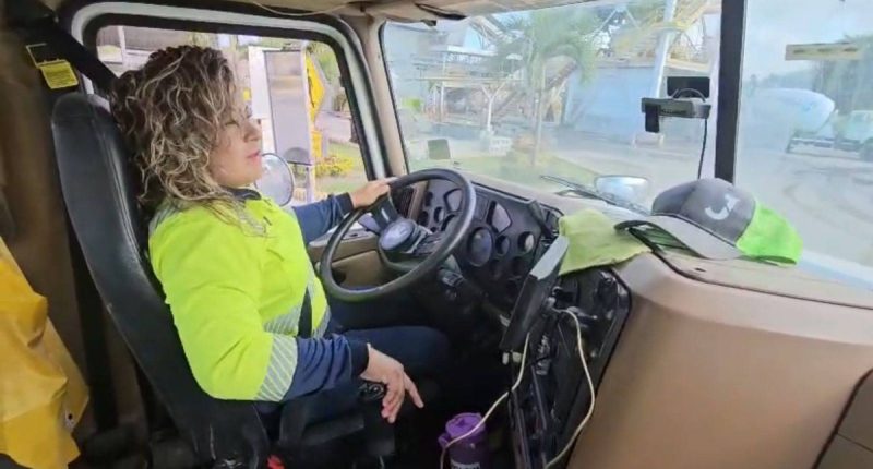 Del consultorio a la cantera: Yulissa Loor, la odontóloga que moldea el camino en un camión – La Voz del Altiplano