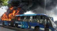 Bus Articulado Arde y Pasajeros Huyen – La Voz del Altiplano