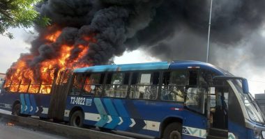 Bus Articulado Arde y Pasajeros Huyen – La Voz del Altiplano
