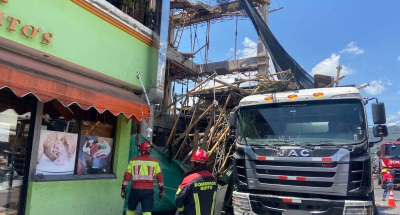 Colapso de losa en Tumbaco deja cuatro trabajadores heridos – La Voz del Altiplano