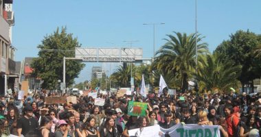 Más de 100.000 exigen el retiro de decretos – La Voz del Altiplano