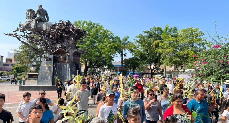 Domingo de Ramos en Portoviejo: Masiva procesión católica – La Voz del Altiplano