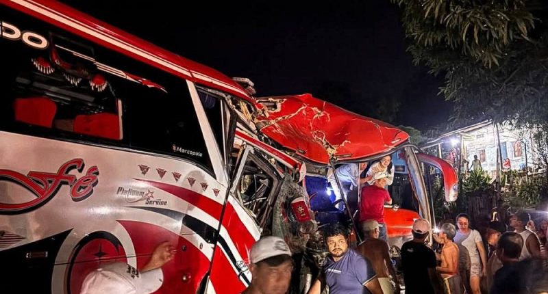 Accidente de tránsito de buses deja heridos y un muerto – La Voz del Altiplano