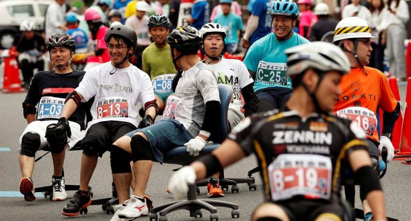 Carrera de Sillas de Oficina en Japón: Competencia y riesgo – La Voz del Altiplano