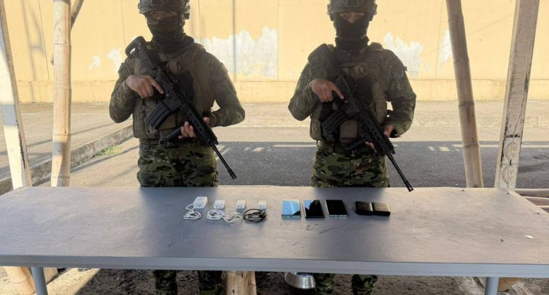 Celulares y Drogas en hallados – La Voz del Altiplano