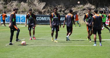 Macareños se alistan para seguidilla de partidos  – La Voz del Altiplano