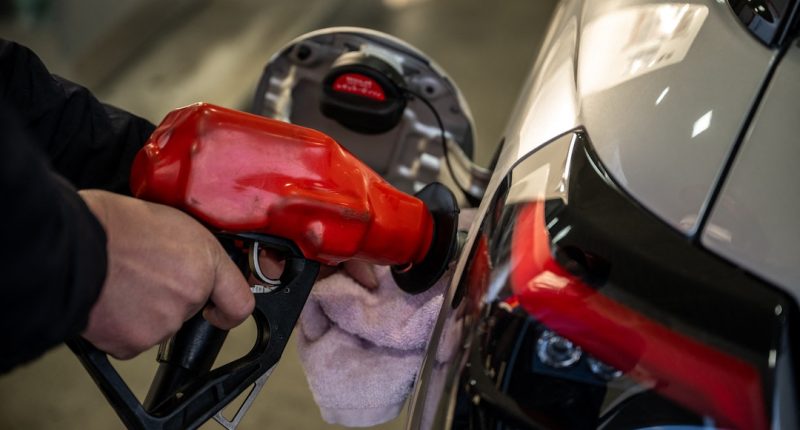 El crudo se desploma e impulsa la subida de las bolsas europeas y asiáticas – La Voz del Altiplano