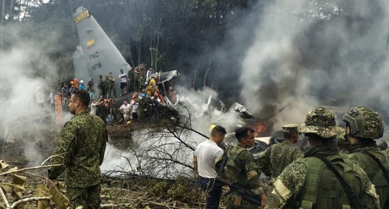 Avión militar se estrella con 125 personas a bordo en Colombia – La Voz del Altiplano