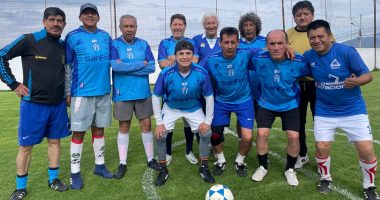 Glorias del ayer revivieron el Clásico Ambateño  – La Voz del Altiplano