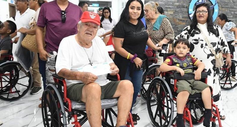 20 Sillas de Ruedas Entregadas en Guayaquil por Club Rotario – La Voz del Altiplano