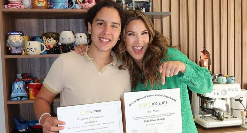 Alejandra Jaramillo anuncia la graduación de su hijo – La Voz del Altiplano