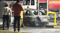 el momento en que un taxi se prendió en llamas en plena gasolinera – La Voz del Altiplano