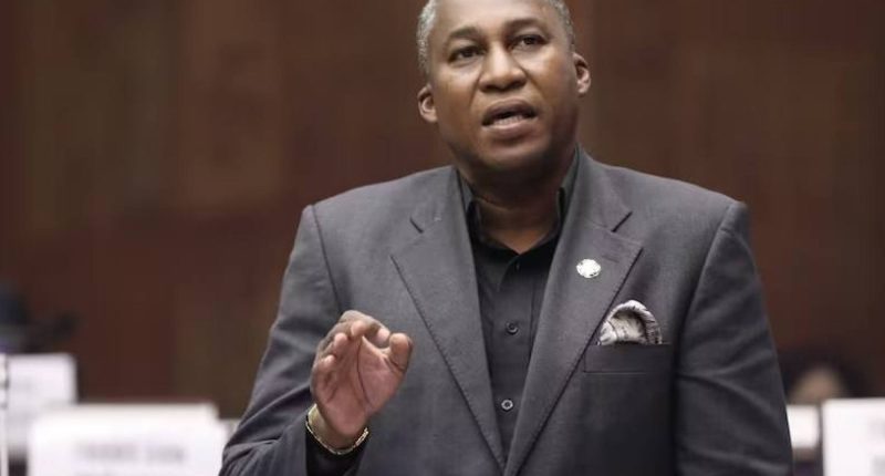 Roberto Cuero regresa a la Asamblea tras 30 días – La Voz del Altiplano