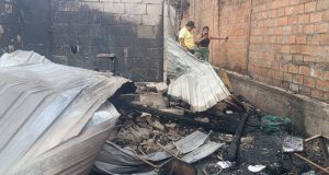 Dos casas arrasadas por cortocircuito – La Voz del Altiplano