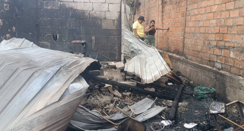 Dos casas arrasadas por cortocircuito – La Voz del Altiplano