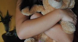 Madre de menor víctima de violencia permanece retenida – La Voz del Altiplano