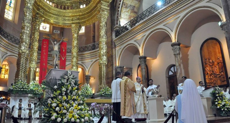 El único día sin misa en la iglesia católica – La Voz del Altiplano