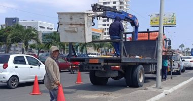 Reparación de postes y cableado en parques del Malecón – La Voz del Altiplano