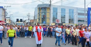 Viacrucis en Cantón Bolívar: Tradición y Devoción – La Voz del Altiplano