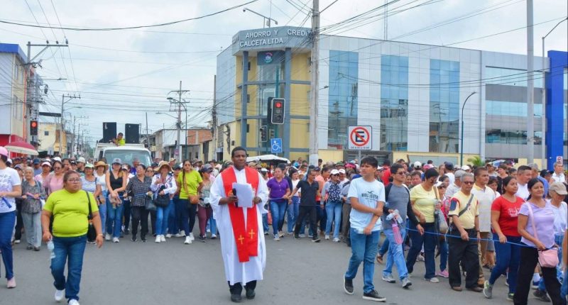 Viacrucis en Cantón Bolívar: Tradición y Devoción – La Voz del Altiplano