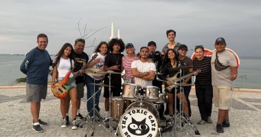 Banda ecuatoriana impulsa Manta con su exitosa canción – La Voz del Altiplano