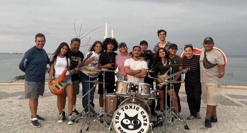 Banda ecuatoriana impulsa Manta con su exitosa canción – La Voz del Altiplano