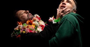 Roberto Manrique presenta «Tantas Flores» – La Voz del Altiplano