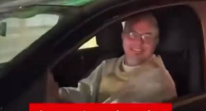 Sacerdote gana auto en rifa que él mismo organizó – La Voz del Altiplano