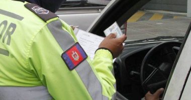 Evita Multas en Ecuador: ¿Tu Licencia Está Caducada? – La Voz del Altiplano