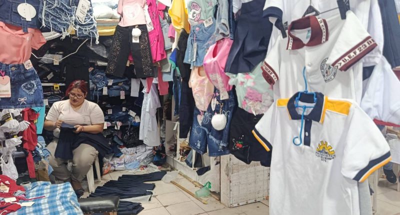 Comerciantes de Manta en Tensión por Pasillos Vacíos – La Voz del Altiplano