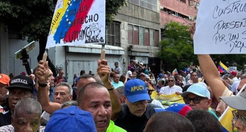 Protesta laboral en Venezuela: enfrentamientos con policía – La Voz del Altiplano