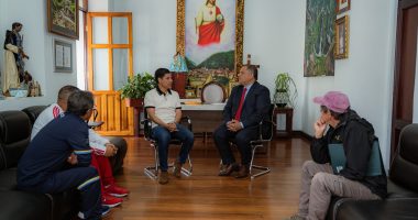 Campeón olímpico visita Baños de Agua Santa – La Voz del Altiplano