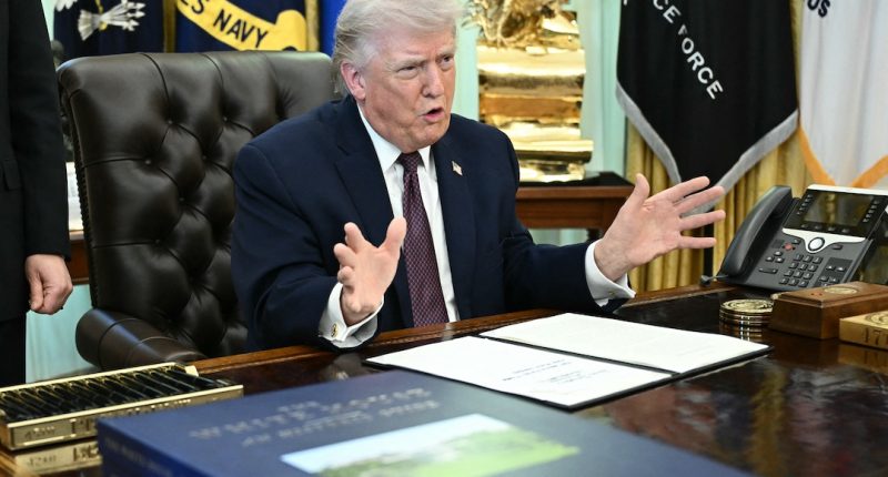 Arrestan a un hombre en Massachusetts por amenazar de muerte a Trump – La Voz del Altiplano