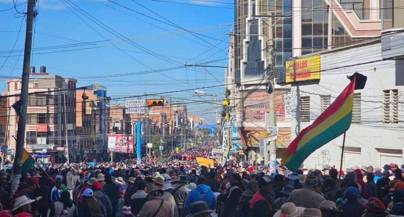 Enfrentamientos en La Paz por marcha contra Rodrigo Paz – La Voz del Altiplano