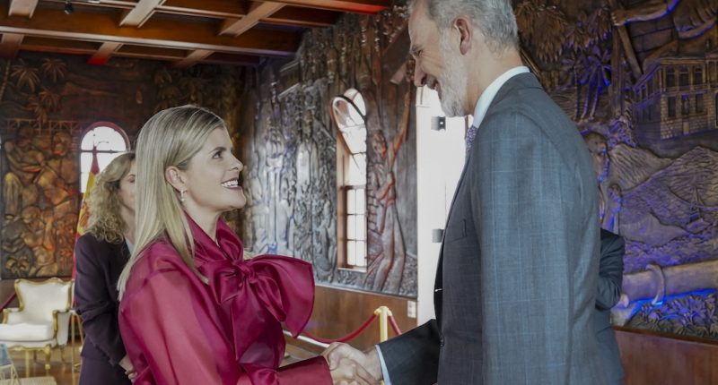 Derechista Laura Fernández asume, con su antecesor, un gobierno de mano dura en Costa Rica – La Voz del Altiplano